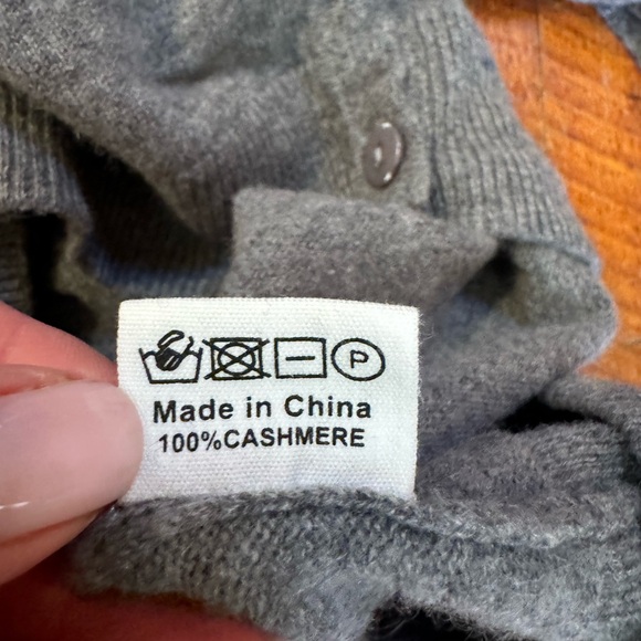 Soft Goat 100% Cashmere Cardigan - Picture 3 of 4